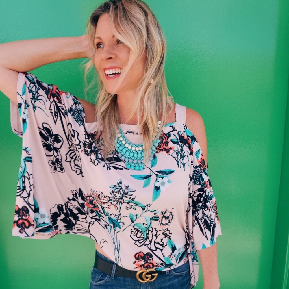Batwing Floral Shirt - Perfect for Travel